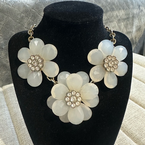 Floral necklace - Picture 1 of 2
